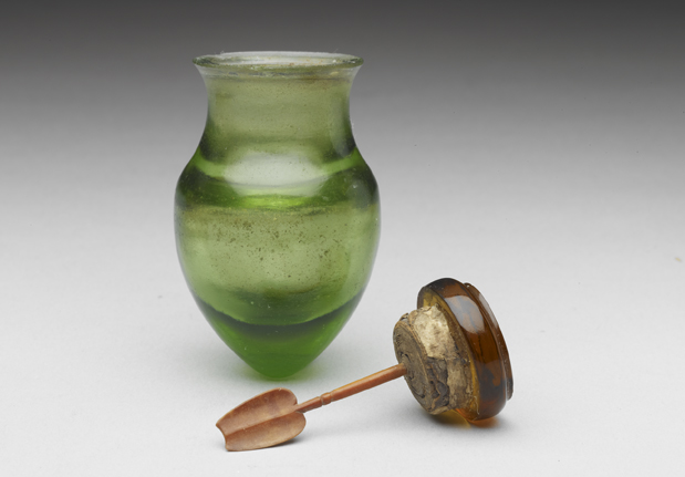 清 十八/十九世紀 橄欖綠色玻璃鼻煙壺